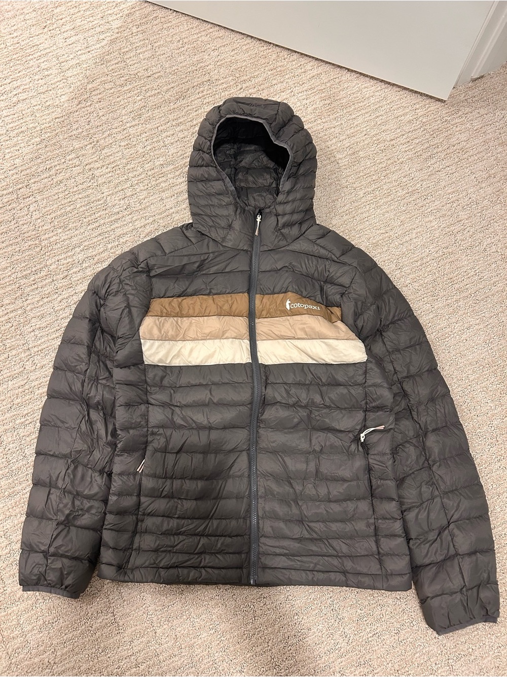 New Cotopaxi Men’s Fuego Gray Hooded Down Jacket with Tan & Cream Chest Stripes